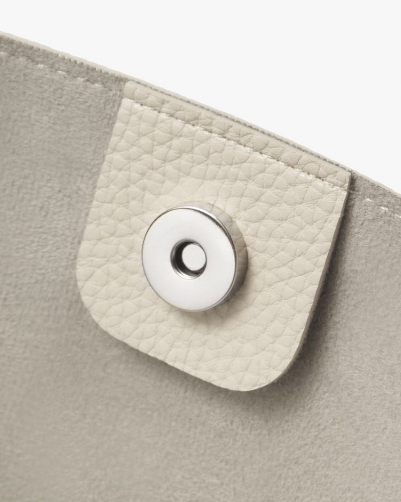 Women's Find Kapoor Pingo Bag 20 Basic Lettering Line Set Tote Bucket Bags White | JZJ414PX